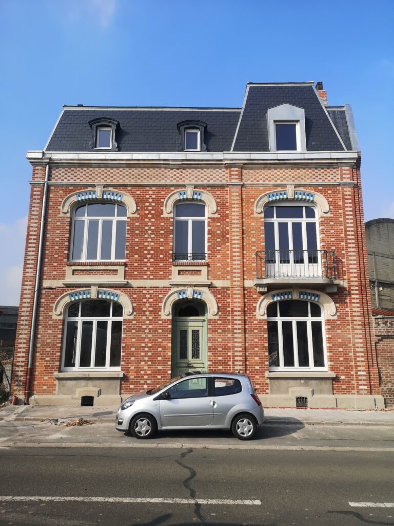 Arras - rénovation immeuble de logements - fenêtres bois avec faux cintrage