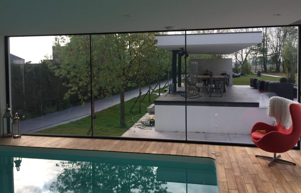 Belgique - Tournai - Meniseries aluminium Noir Orange Fenetre