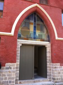 Douai - porte bois + imposte en vitraux