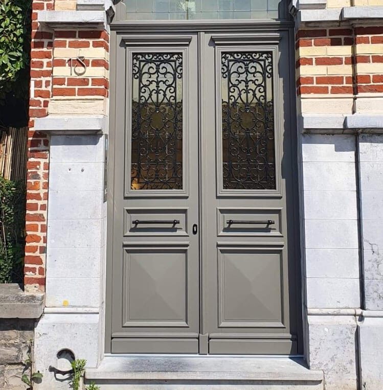 Porte d'entrée BOIS moderne sur briques - Orange Fenêtre